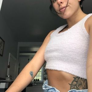 Sweater crop